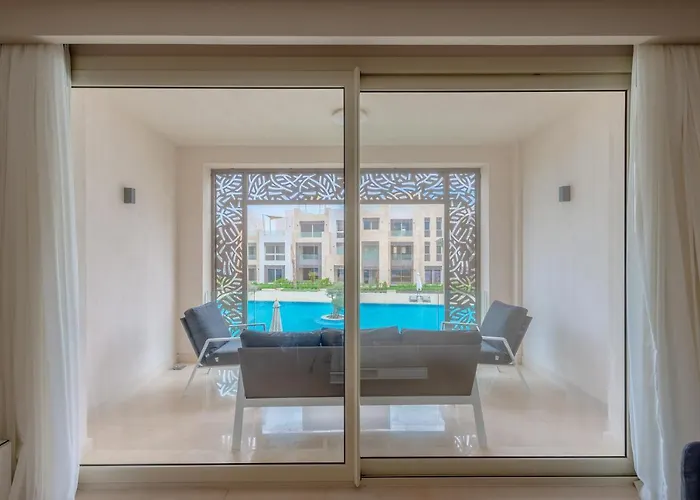 Mangroovy 2 Bedroom Sea View Apartment, Pool & Apartment *