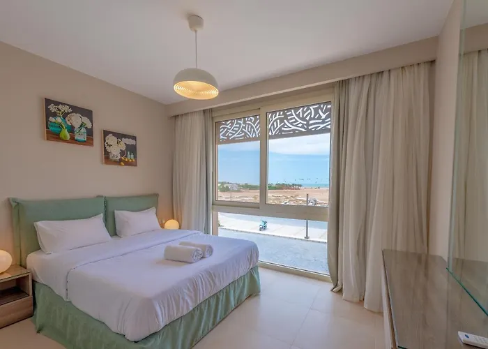 Mangroovy 2 Bedroom Sea View Apartment, Pool & Apartment