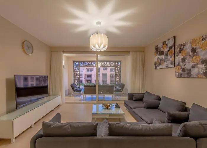 Mangroovy 2 Bedroom Sea View Apartment, Pool &