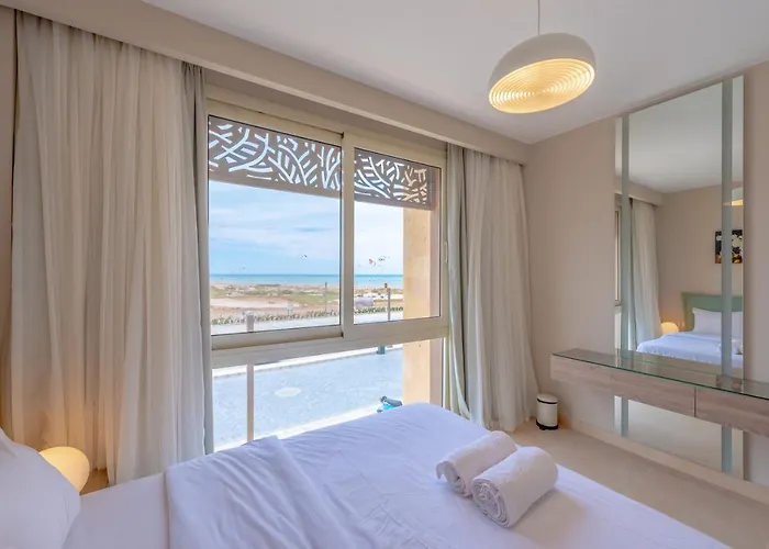 Mangroovy 2 Bedroom Sea View Apartment, Pool & Apartment *