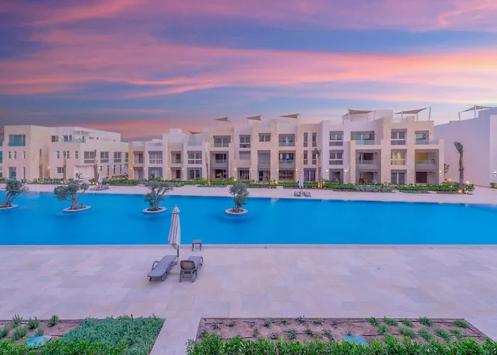 Mangroovy 2 Bedroom Sea View Apartment, Pool & Apartment